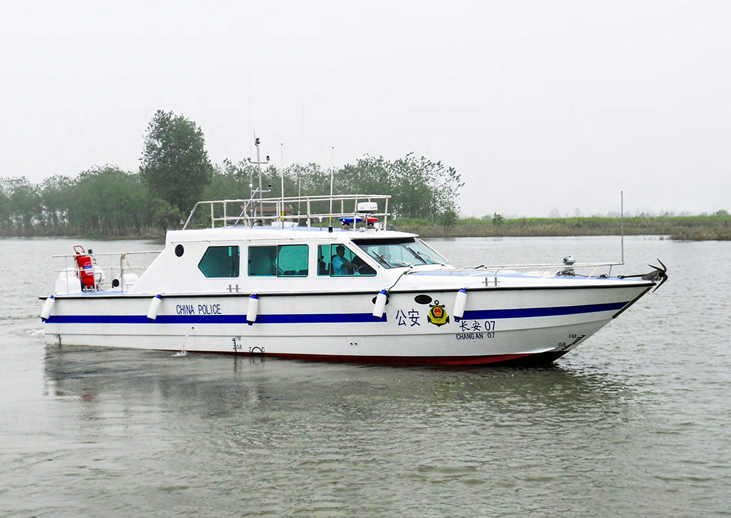 16m police boat